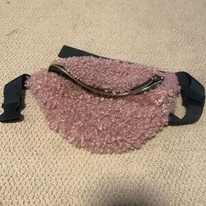Claire’s Fluff Phanny Pack